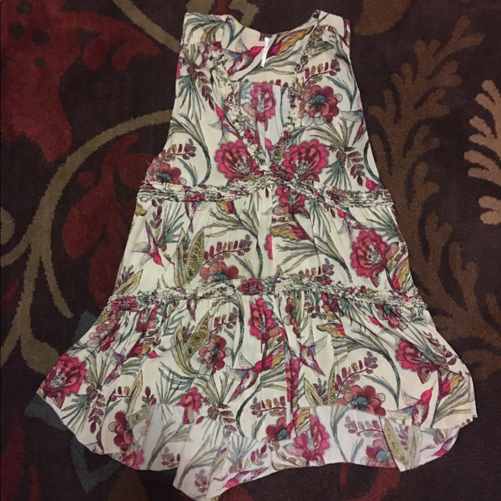 Free People floral sleeveless tunic top.